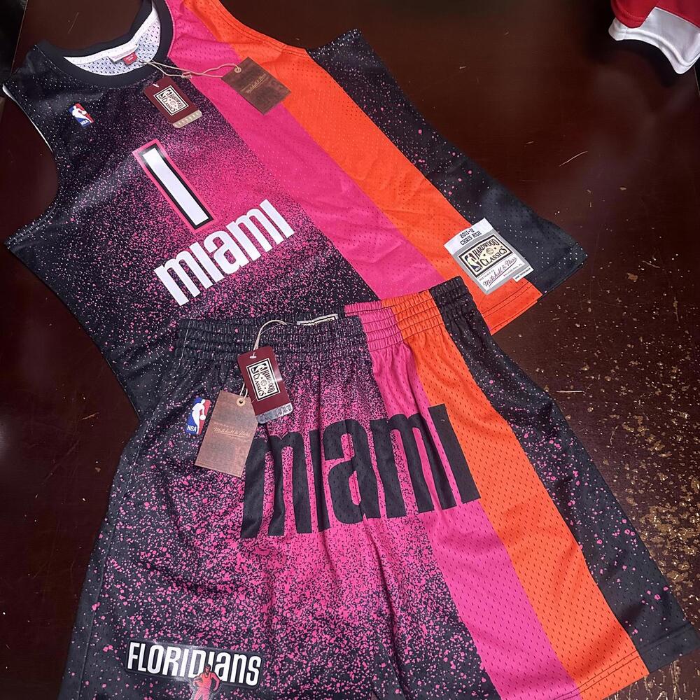 Miami heat, Chris Bosh Mitchell & Ness basketball jersey set. XL jersey L shorts